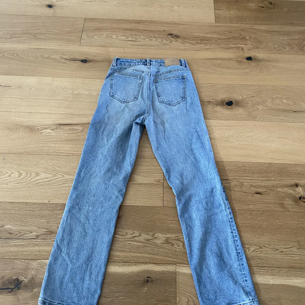 Super fina jeans! 9/10 skick! Säljer då dom helt enkelt inte kommit till använding! Hör av ser vid frågor!. Jeans & Byxor.