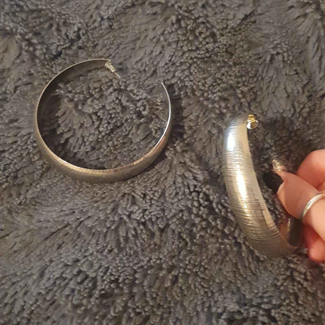 Silvriga hoop örhängen - 90