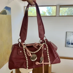 VinRöd axelväska  - ❤️SÅLD❤️