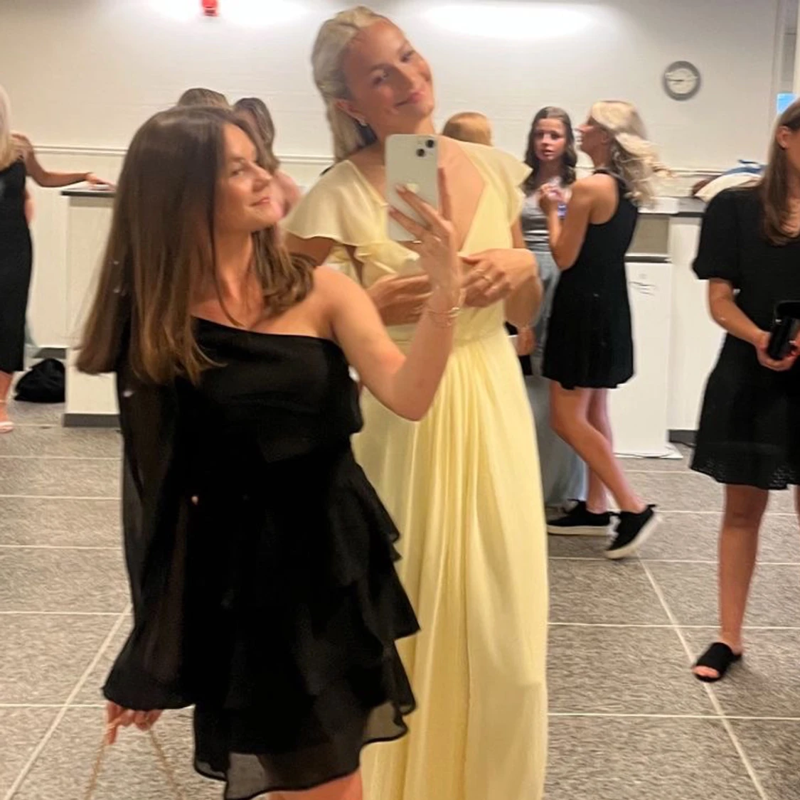 Jättefin svart klänning 