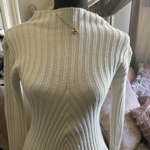 Stickad topp - Jätte fin stickad topp från Stockholm studio i storlek S