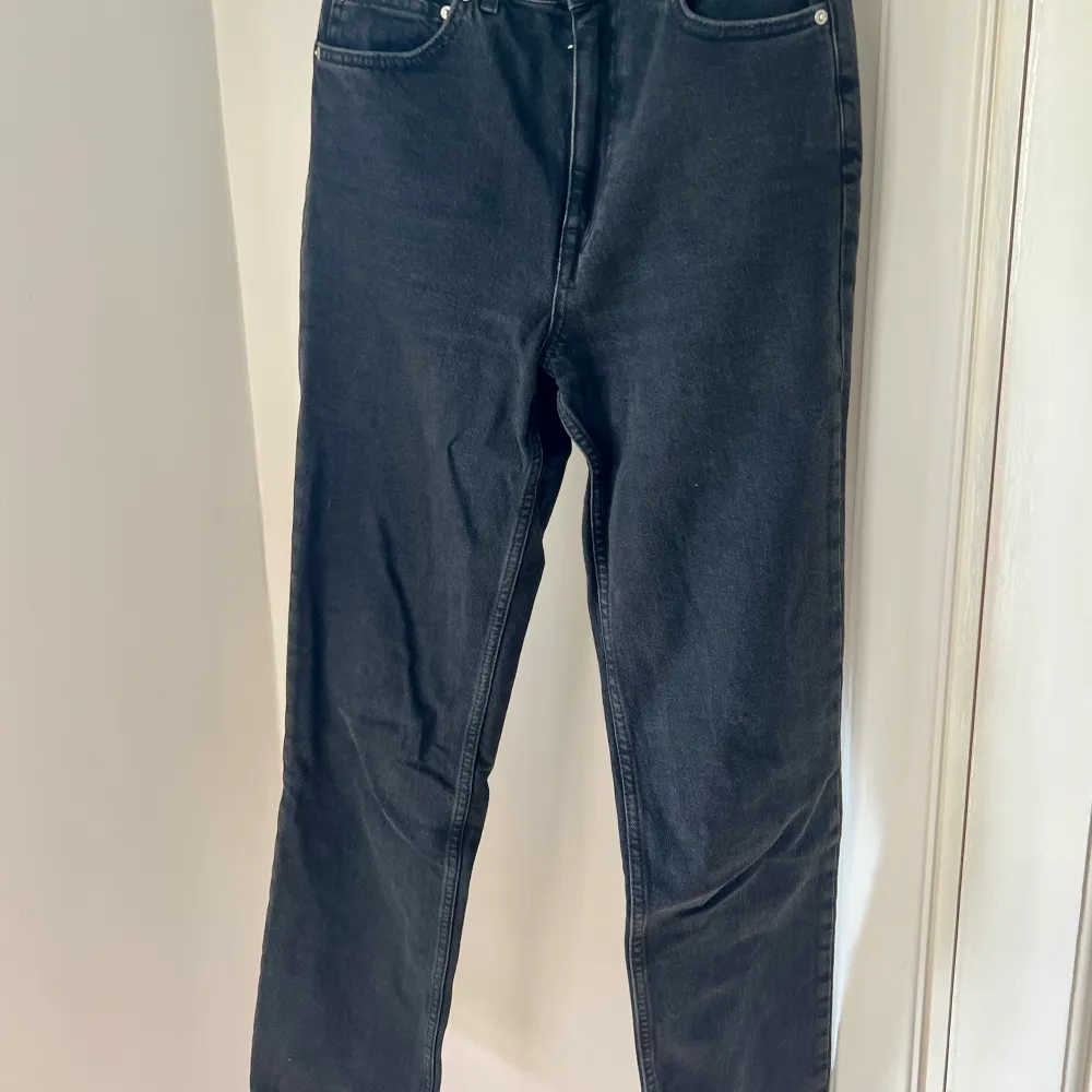 Jeans från ASOS  🍓 Storlek: 26/36 🍓 Material: Bomull och elastan 🍓 Skick: Sparsamt använda, inget att anmärka. Jeans & Byxor.