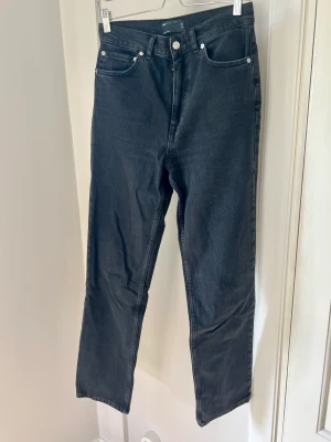 Jeans ASOS  - Jeans från ASOS  🍓 Storlek: 26/36 🍓 Material: Bomull och elastan 🍓 Skick: Sparsamt använda, inget att anmärka