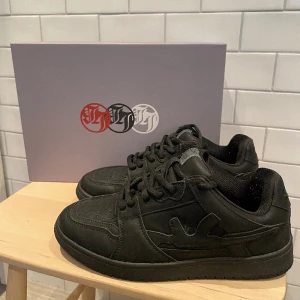 Lost Boys Midnight - Säljer dessa riktigt feta skor från Lost Boys. Endast använda ett fåtal gånger. Storlek: 41,5