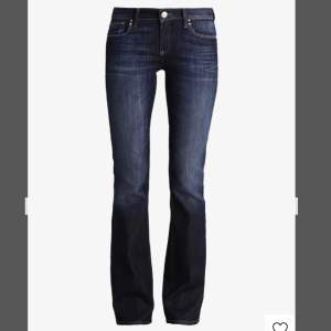 Säljer dessa super snygga jeans från zalando i märket Mavi - Bella. Jag säljer då dem blivit för små för mig. Bra skick!!! Nypris 630 kr💕