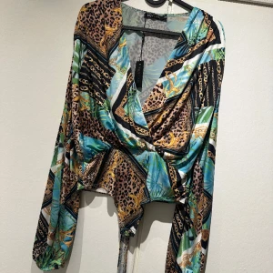 Oanvänd blus från Nelly - Oanvänd blus från NLY ONE med prislapp! storlek XS som även passar S