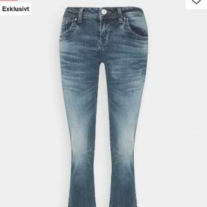 Säljer dessa jättesnygga Ltb jeansen som är ansvällda ett fåtal gånger! ❣️jag har inte jeansen hemma just nu men kontakta om ni vill ha fler bilder💘