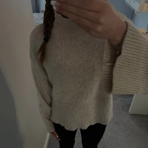 Stickad tröja - Jättemysig stickad tröja i bra skick!💓💓