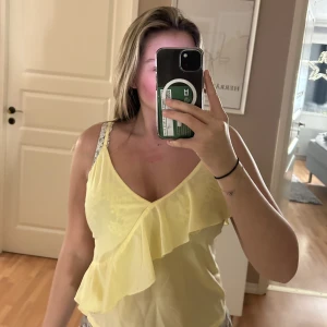 Hm topp - Säljer denna super söta topp från H&M, aldrig använt. Kan diskutera pris! ❤️💕 köparen står för frakt!