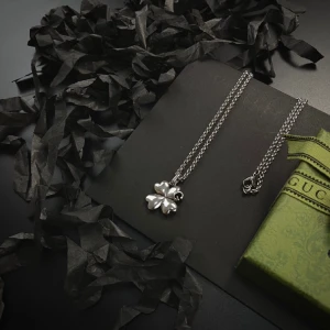 Gucci halsband  - 64cm från början till slut lång