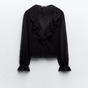 Zara blus - Skitsnygg blus från zara, knappt använd därav nyskick!💓