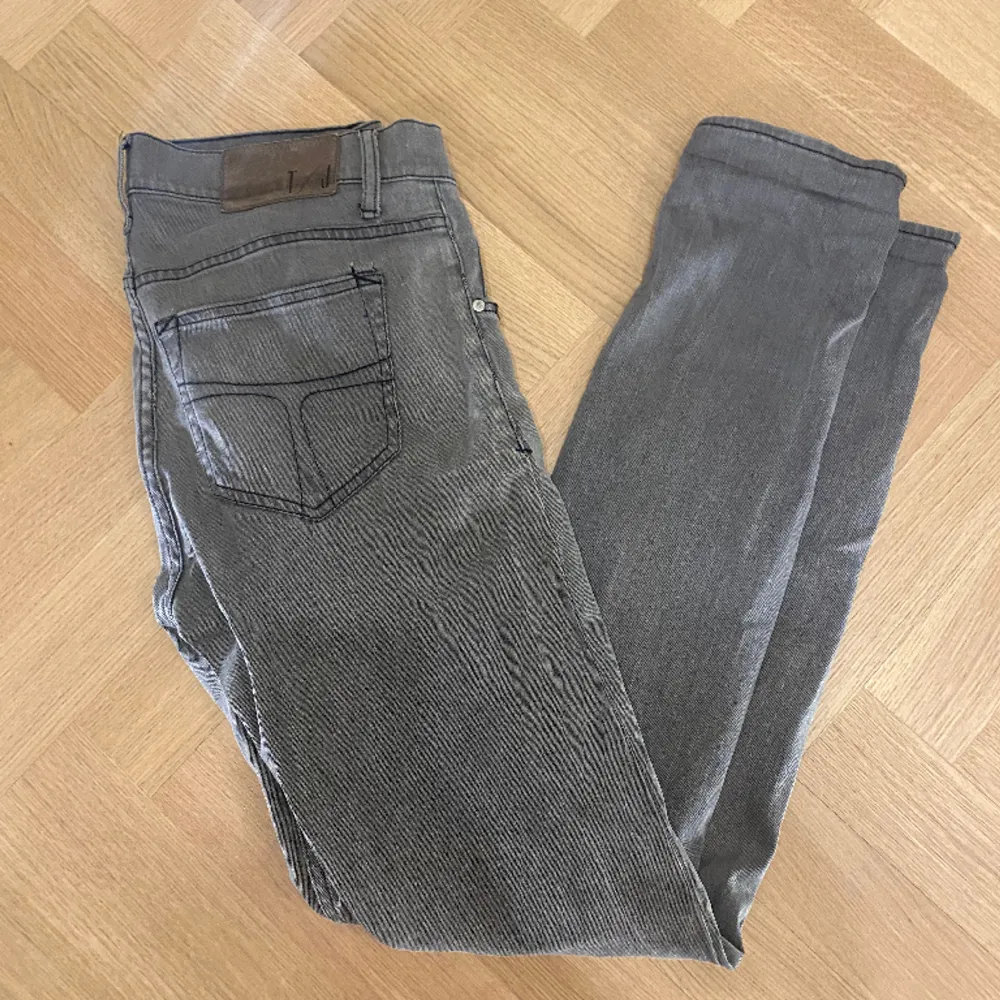 Hej! Säljer nu mina Jeans från märket Tiger Of Sweden , storlek L fint skick. Varan är givetvis äkta. Modellen är 180cm och väger 70kg Tveka inte på att höra av dig om du har frågor eller funderingar kring varan! . Jeans & Byxor.