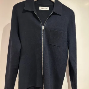 Stickad overshirt - Stickad tröja/ overshirt från somsoe samsoe. Endast använd ett fåtal gånger.