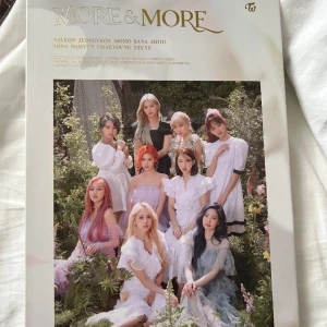 Twice More and More - 100kr! Photocards ingår + en avlång poster på twice! 