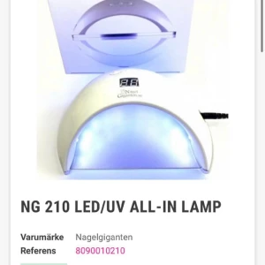 Uv lampa - Säljer denhär led/uv lampan i användt skick, köpt förra året men kommer inte till använding längre. Funkar precis som den ska och kommer med sladden och orginal förpackningen. Finns defekter på plattan och där timern är. Annars  i fint skick. köpt för 700