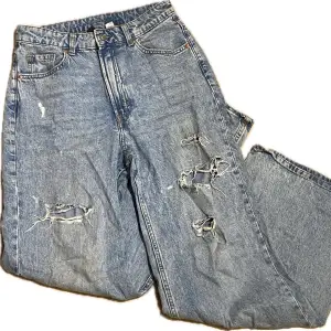 Ascoola jeans från HM divided!  Innerbenslängd: 78cm