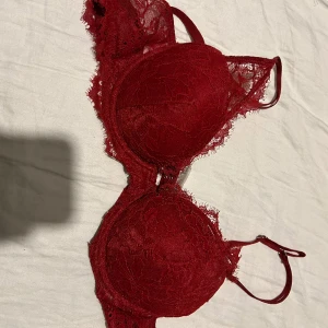 Röd spets bh - Röd spets bh bra skick