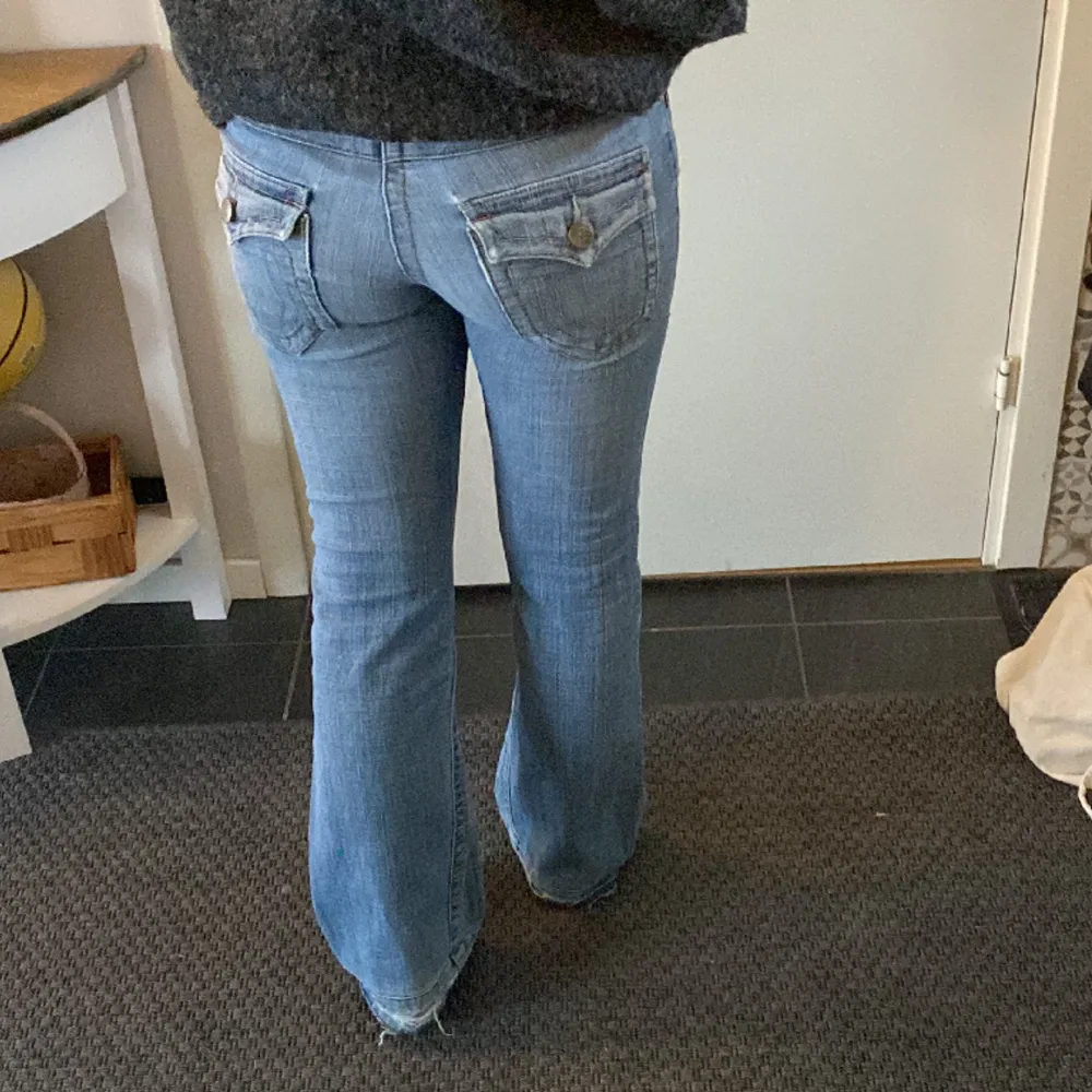 Jätte fina true religion jeans som inte kommer till användning! Köpta här på Plick men knappt använda av mig! Hör av er om ni har några frågor💗💗. Jeans & Byxor.
