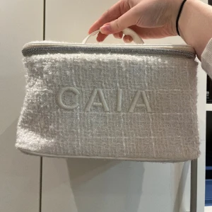 Nessesär caia - Säljer min fina CAIA nässesär från förra årets julkalender 🥺🥺 så så fin och rymlig. (Glitttar superfint) 