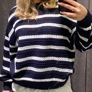 Stickad tröja 🤍💙 - Stickad tröja, som NY från cubus!! I storlek S!! 250kr plus frakt!🤍💙skriv för fler bilder!!