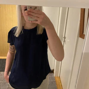 Blus - Jätte söt topp/blus ifrån SHEIN som aldrig kommit till användning!