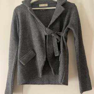 Odd Molly kofta - Grå Odd Molly kofta, knappt använd, strl 1.