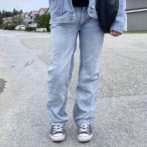 Jeans - Midwaist jeans frän weekday. De är omsydda sa de passar till storlek 34/36