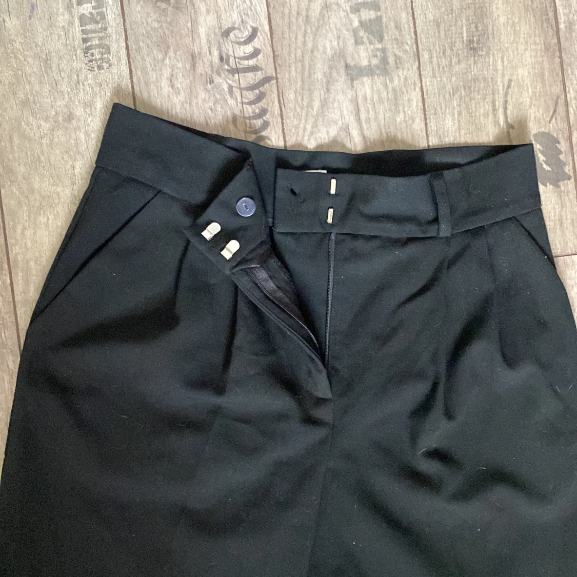 Svarta kostymbyxor  - 91