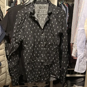 Skjorta - Passar M även S