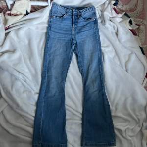 Super fina bootcut jeans! Blev försmå så han aldrig använda dom! 🎸🤘🏽❤️ kostade 350kr från början 