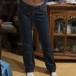 Jeans - ”Midwaist” jeans i super skick, straightleg, kommer ej till användning 