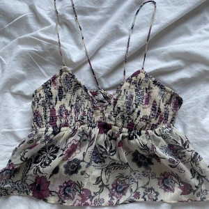 Zara Topp - Säljer den här söta toppen ifrån Zara! 😇