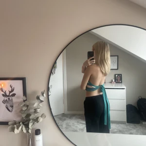 Zara topp - En randig topp från zara med öppen rygg