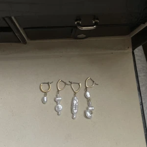Örhängen  - super fina långa örhängen som aldrig kommit till användning. köpta i en smyckes butik i london❤️går bra att köpa alla tillsammans eller enskilda! det längsta är runt 4 centimeter. FRI FRAKT 
