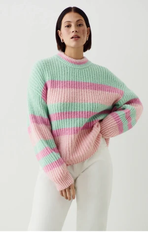 Stickad Tröja - En superfin stickad tröja från gina tricot, aldrig använd🌸 Den är i jättefina pastelfärger🌸