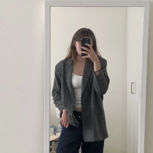 Grå Blazer  - Supersnygg oversized blazer. Inga defekter! 