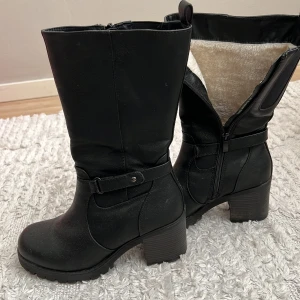 Klack skor  - Super sköna och varma skor parfekt nu till hösten/vintern 💕tryck gärna på köp nu 💕