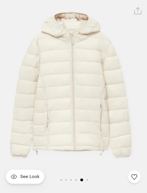 Puffar jacka från Pull&Bear - Intressekoll på en puffer jacka från Pull&Bear.  Passar bra till hösten osv I bra skick, inte använt mycket