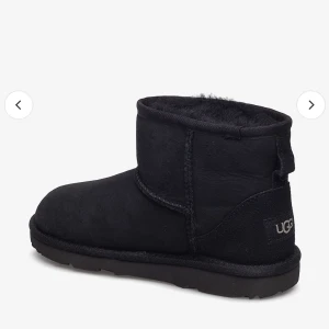 UGGS - uggs i storlek 39, väl använda men ändå i fint skick! 🖤
