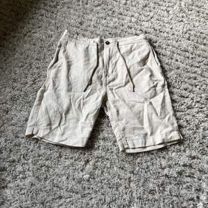 Linne shorts använda 3-4 gånger  Inköpta för 350