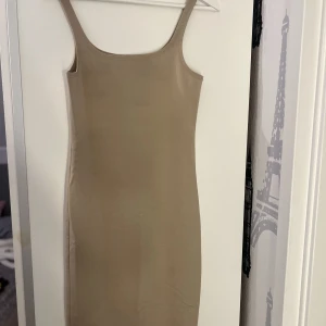 Basic klänning  - Använt 1 gång🌸