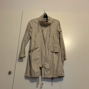 Fin kapp  - Använd-i gott skick, fin kappa från vila 100% bomull nypris 250kr på 90 talet  50kr frakt 