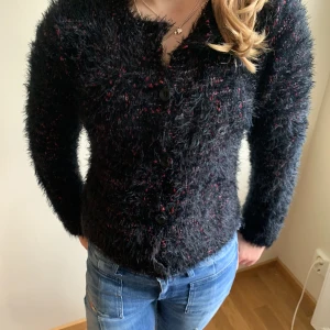 RoseBud kofta - Superfin fluffig kofta, jättemysig och endast använd 2 gågner