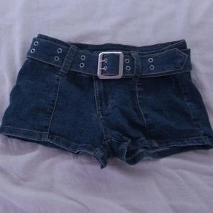 Y2k shorts - Ett par y2k shorts som inte kommer till användning, i nytt skick!