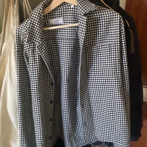 Ami Paris - Jacka - Tunnare jacka från Ami. I princip nyskick, växte ur jackan för snabbt. Nypris 2700(?) kr om jag minns rätt. Storlek small