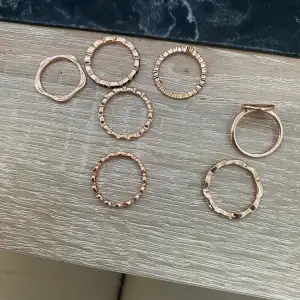 6st guldfärgade ringar som inte används och inte har använts. Inga defekter så gott som nya (kan bara ta betalt via Swish!!!)