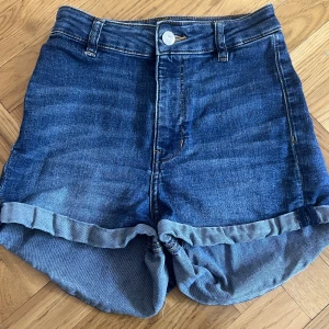 H&M shorts - Fina jeansshorts från H&M i strl 36