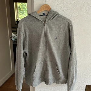Polo Ralph Lauren Tröja - Felfri men alldeles för liten på mig. Står XL men skulle gissa på M/L. 