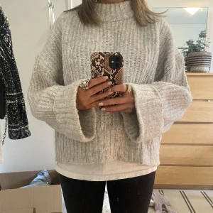 Stickad Gina Tröja - varm och snygg tröja från gina, xl men passar oversize på mig som e xs-s