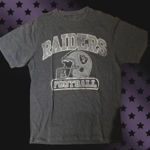 Oversized Vintage Tröja - Jättesnygg vintage tröja som sitter baggy. Fin kondition, inga defekter. Köpt från Beyond Retro🫶